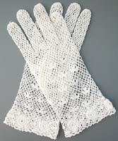 10506 Vintage White Crocheted Gloves