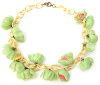 10739 Vintage Celluloid Flower Necklace