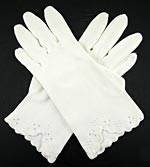 10827 1950s White Embroidered Gloves